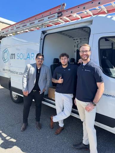 Instalación de paneles solares en azoteas residenciales